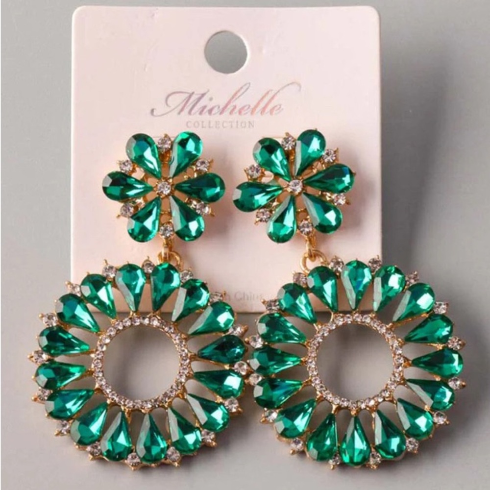 WOMEN'S GOLD & GREEN STONES HOOPS EARRINGS. These make a statement!